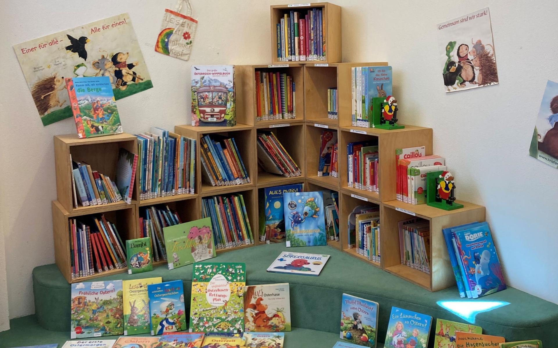 Kinderbücher-Treppe ÖB Söll